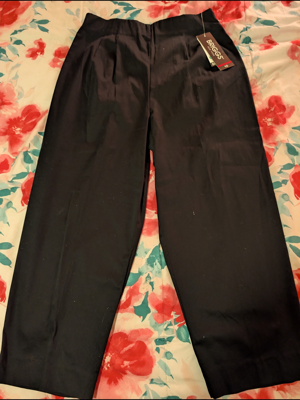 NWT Briggs New York Black Women's Pleated Crop Pants